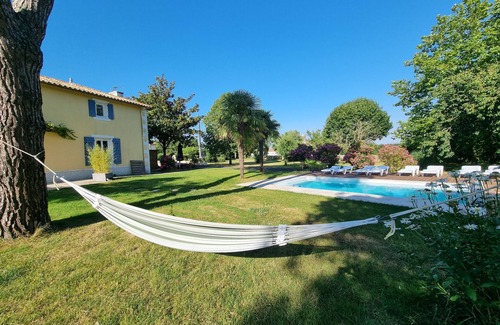 Thorigne House | Gîte du Ruban Vert with private swimming pool