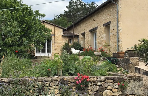 Sainte-Alvere Cottage | Gite La Terre, lovely Gite 35 m2, 2 Persons. Large terrace with great views