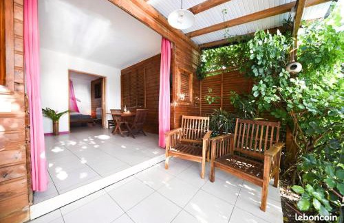 Pointe-Noire Apartment | Gite Fuchsia