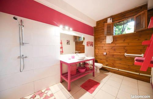 Pointe-Noire Apartment | Gite Fuchsia