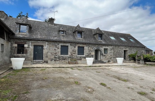Corlay House | Gite in a farmhouse, located on the farm among the sheep.