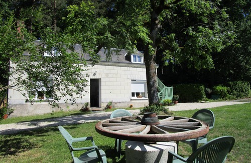 Cere-la-Ronde Cottage | Gite in a quiet wooded setting