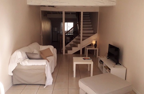 Mourvilles-Hautes House | Gite in the village