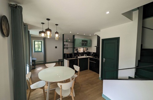 Gorges du Tarn Causses House | Gîte La Glycine: calm and greenery for families and pet owners.