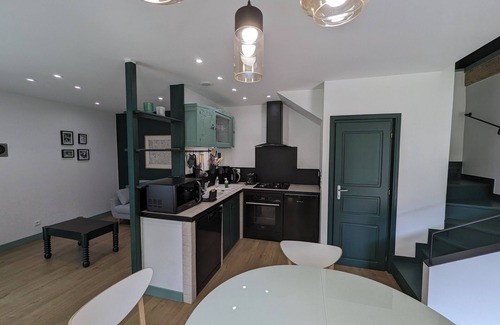 Gorges du Tarn Causses House | Gîte La Glycine: calm and greenery for families and pet owners.