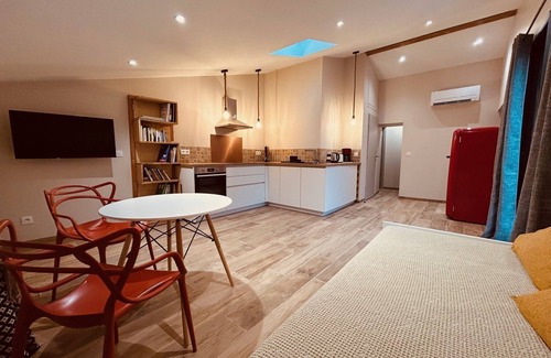 Montolieu House | Gite la Maison du Vigneron with 4 bedrooms