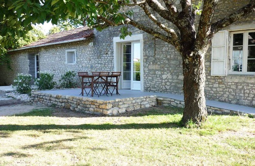 Saint-Romain-de-Benet House | Gîte le chai - 5-person family gîte in a peaceful setting between the countryside and the ocean