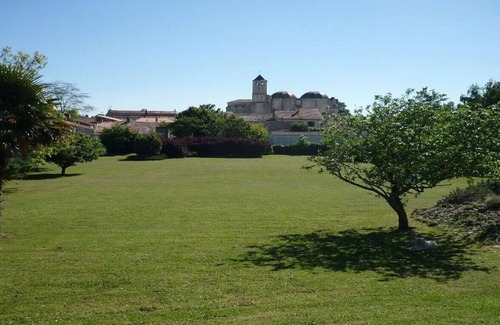 Saint-Romain-de-Benet House | Gîte le chai - 5-person family gîte in a peaceful setting between the countryside and the ocean