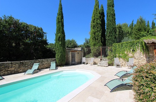 Cabrieres-d'Avignon Apartment | Gite Le Petit Luberon classified 3* in magnificent property in village center