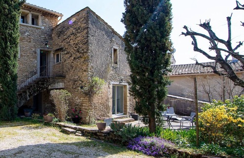 Cabrieres-d'Avignon Apartment | Gite Le Petit Luberon classified 3* in magnificent property in village center