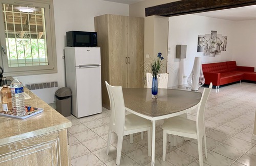 Le Cres House | Gite Les Lavandes 4 people swimming pool on Montpellier wine estate