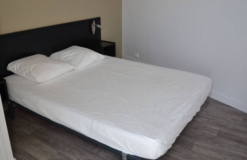 Verruyes House | GITE N ° 7 WITHIN A GITE VILLAGE WITH HEATED POOL AND JACUZZI