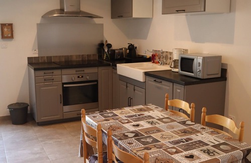 Manosque Cottage | Gite Oléa, surrounded by olive trees with private heated pool