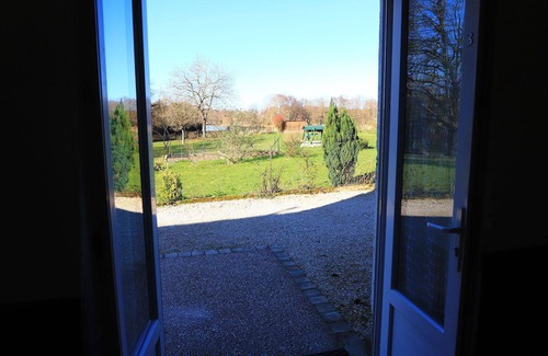 Ouzouer-sur-Trezee Apartment | Gite on the Briare canal, ideal for walking, cycling and fishing.