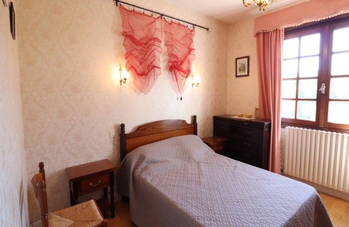 Pleaux Cottage | Gite Pleaux, 2 bedrooms, 5 persons