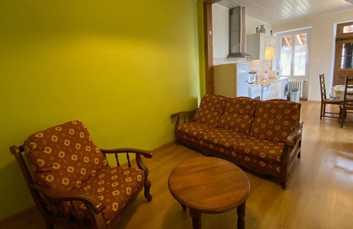 Previnquieres Cottage | Gite Prévinquières, 3 bedrooms, 6 persons