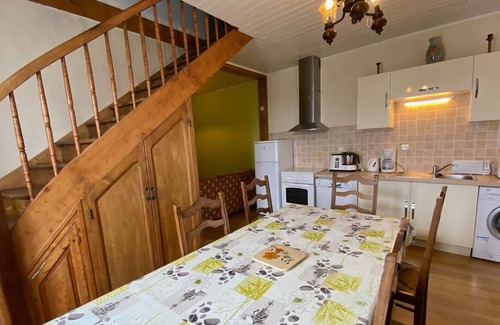 Previnquieres Cottage | Gite Prévinquières, 3 bedrooms, 6 persons