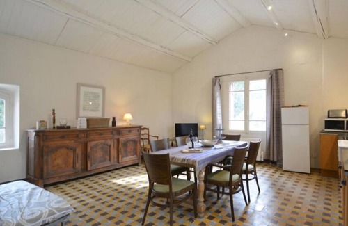 Mondragon House | Gite Syrah