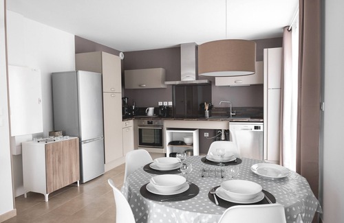 Ax-les-Thermes Apartment | Gite T2 4 * private parking-terrace-sauna-gym-wifi