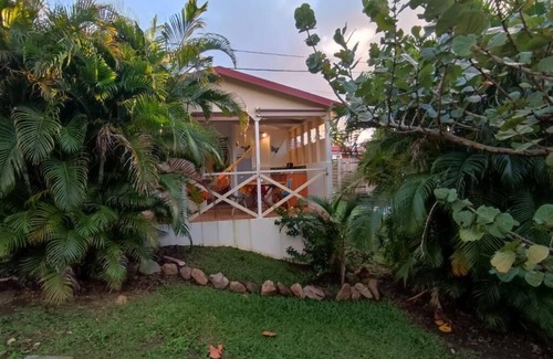 Bouillante Ski Chalet | Gîte Ti papiyon with swimming pool 5 minutes from Malendure beach