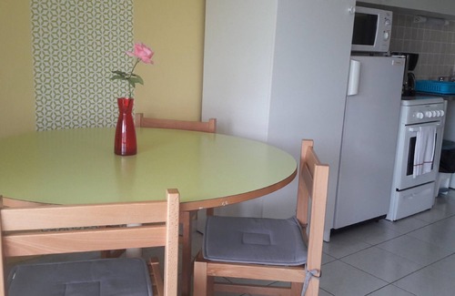 Sauze-Vaussais Cottage | Gîte with terrace in Sauzé-Vaussais