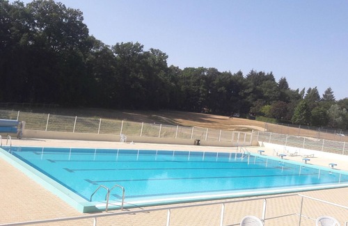 Sauze-Vaussais Cottage | Gîte with terrace in Sauzé-Vaussais