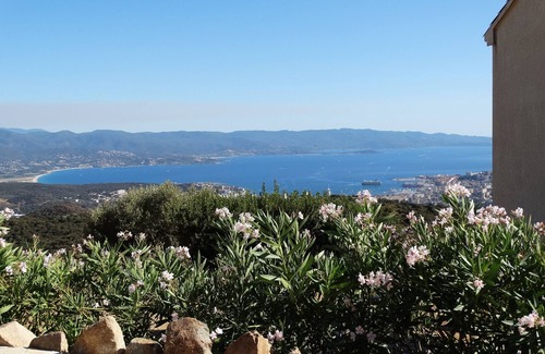 Alata House | Gites-Sassone, villa with swimming pool, jacuzzi and panoramic sea view