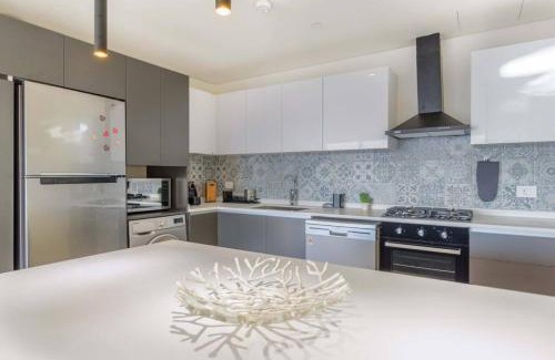 Dekwaneh Apartment | Gitta 2 Bedroom Apt In Tower Forty Four