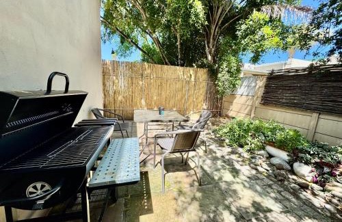 Parklands Apartment | Gizmo's Garden Cottage
