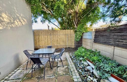 Parklands Apartment | Gizmo's Garden Cottage