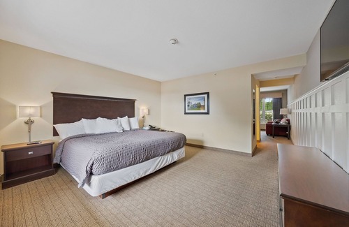 Kelleys Island Hotel | Glacier Suite at Kelley's Island Venture Resort