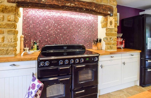 Sibford Gower House | Gladstone Cottage - sleeps 8 guests in 4 bedrooms