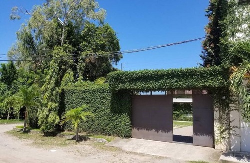 Sector 2 Apartment | Gladys Room