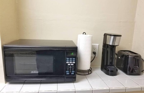 Little Ranches House | Glam Private Studio 4 Miles from Beach