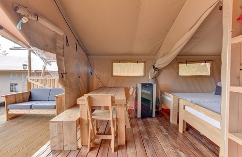 Johnson City RV Rental | Glamp with AC: Free Wine Tasting in Hill Country