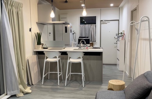Futtsu Cottage | Glamping for private use of an entire building! Barbecue & watch a movie on the projector screen on the 16 square meter patio with a view of the Minato River! Accommodates up to 10 people!