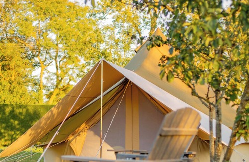 Allonnes RV Rental | Glamping 'Hébergement Insolite En Tente' with Private Garden