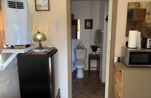 Bonner County Cottage | Glamping in a Tiny House! Hunters love our hot showers! Full utilities!