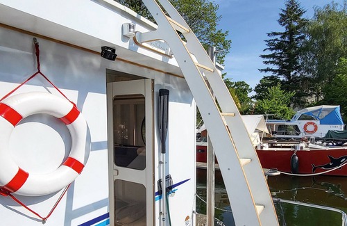 Schmoeckwitz House | Glamping on the water - on the FIONA houseboat
