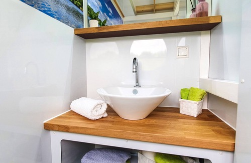 Schmoeckwitz House | Glamping on the water - on the FIONA houseboat