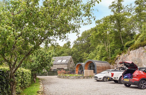 Salen Cottage | Glamping overlooking the loch, with licenced café.