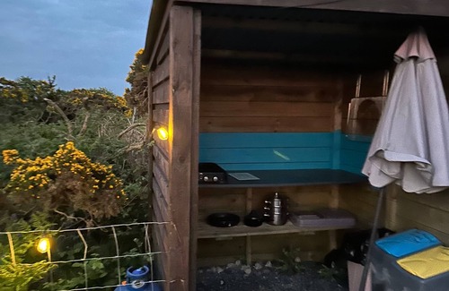 Llanybri Cabin | Glamping Pod - Sleeps 4 - Pets - Parking