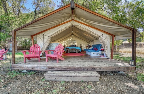 Upper Lake RV Rental | Glamping Tent with gorgeous mountain views&Animalsn
