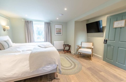 Cwrt Hotel | Glan Yr Afon Riverside