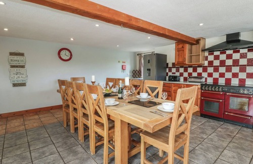 St Harmon Cottage | GLANYRAFON, family friendly, with hot tub in St Harmon