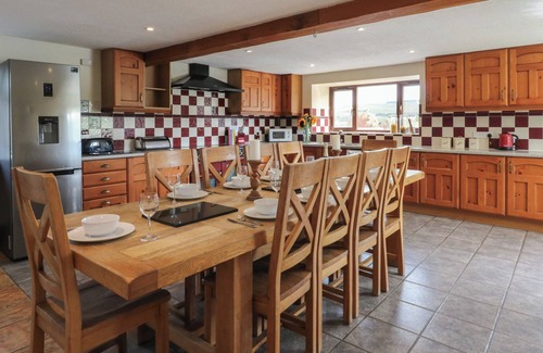 St Harmon Cottage | GLANYRAFON, family friendly, with hot tub in St Harmon