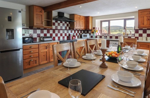 St Harmon Cottage | GLANYRAFON, family friendly, with hot tub in St Harmon