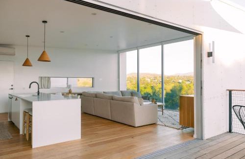 Bonita House | Glass Home with Views, Hot Tub, FREE EV Charging!