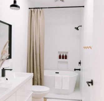 Bonita House | Glass Home with Views, Hot Tub, FREE EV Charging!