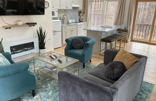 Delray House | Glasshouse in the Woods. Five acres of wooded privacy and wildlife.